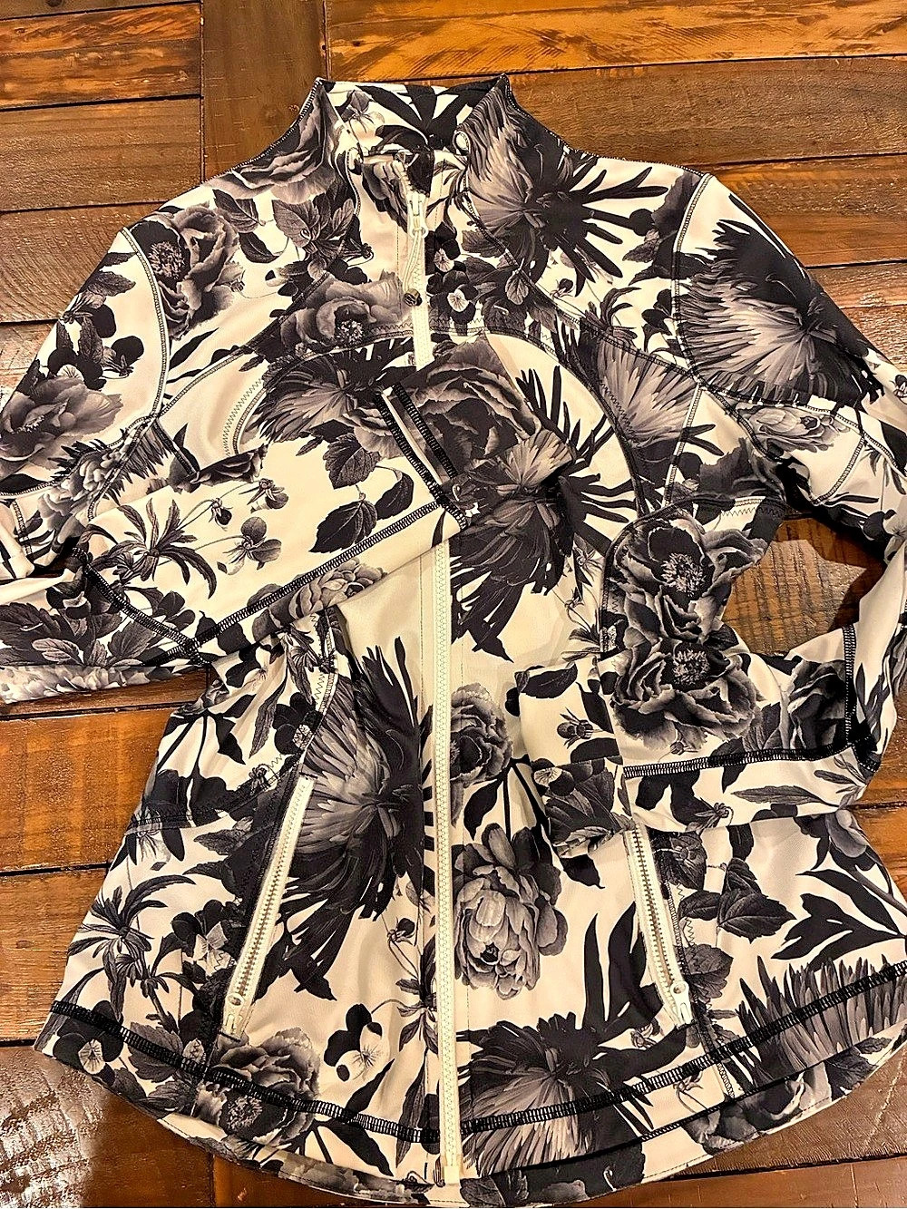 Lululemon Define Jacket *Luxtreme Floral Black & White Size 10
